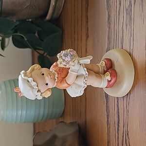 1993 Precious Moments "I'm the Girl for You"  Mint condition in box